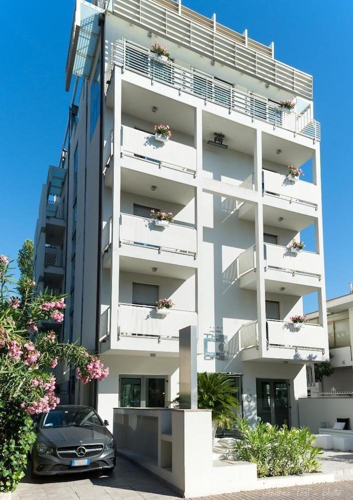The One Hotel - Designed For Adults - Pet Lovers Riccione Extérieur photo